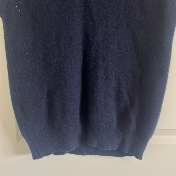 Men's Vintage Pendleton Navy Blue LambsWool Yarn Sweater Vest Size Large - Picture 3 of 7